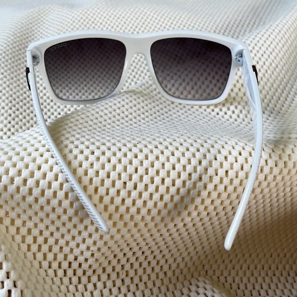 Gucci Shades. Classic style sunglasses - Picture 4 of 6